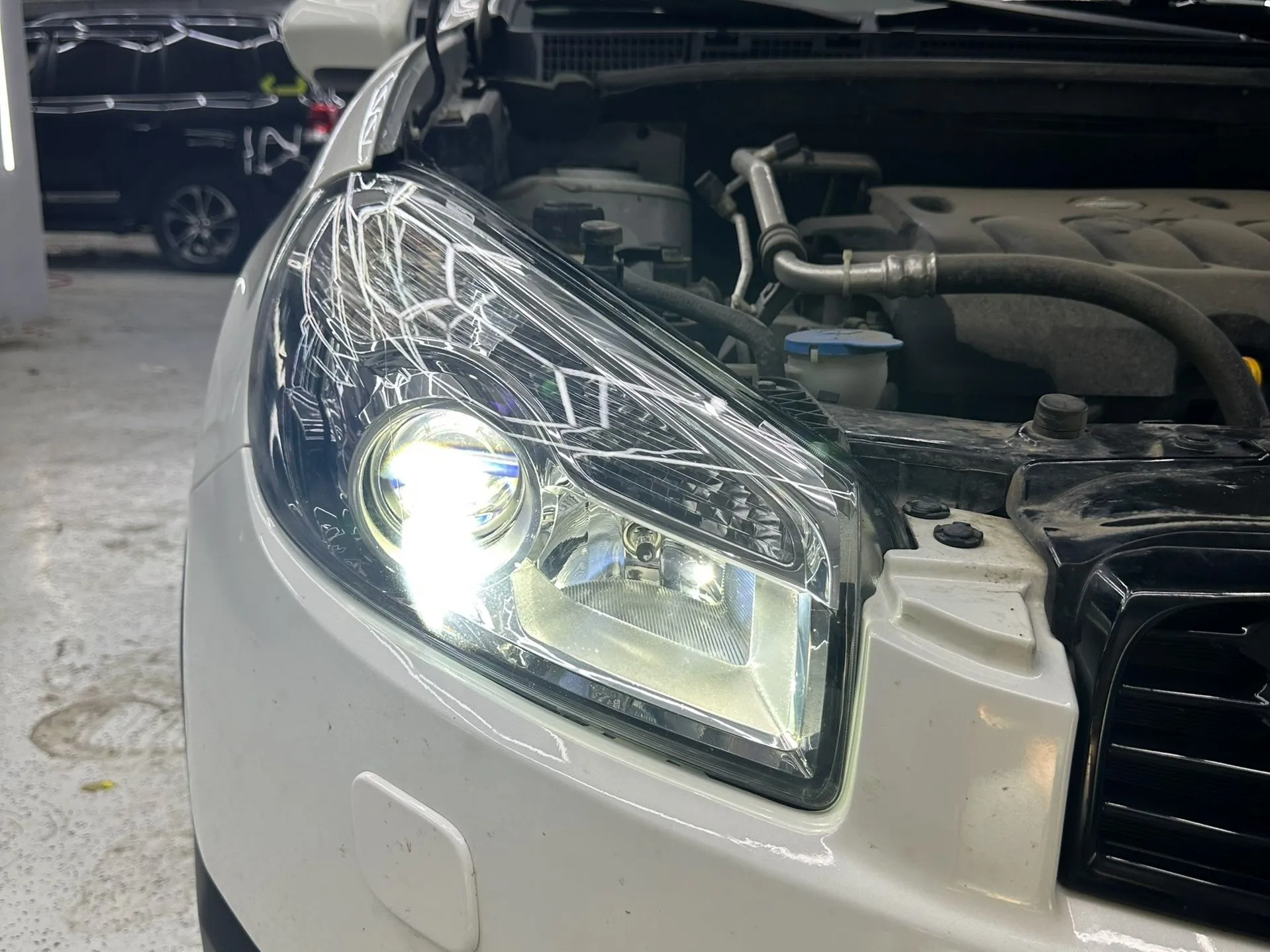 Установка LED оптики Nissan Qashqai