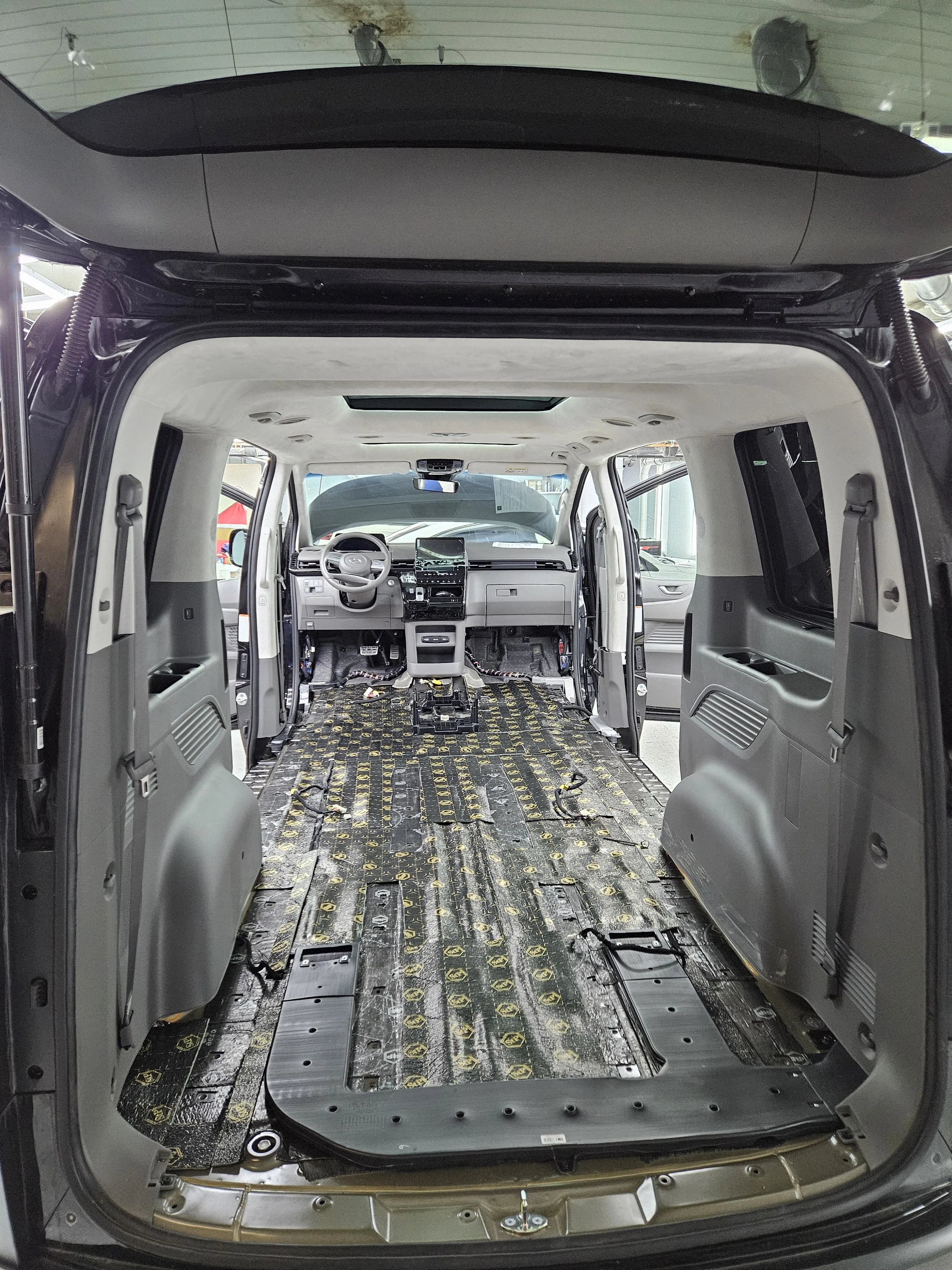 Шумоизоляция пола Hyundai Staria